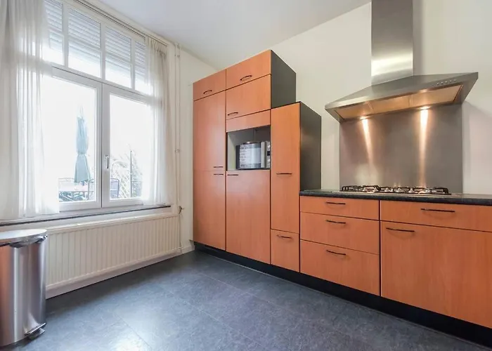 Tower Centre Apartment *