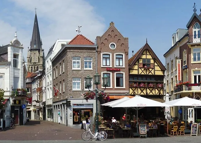 Tower Centre Apartment *